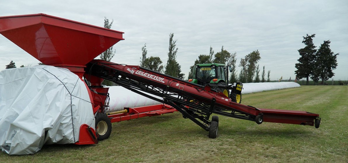 DeKoning Televeyor with grain bagger